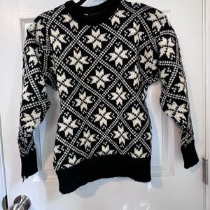 Eskimo Knitwear Vintage Wool Nordic Sweater in Black & White Snowflake, M
